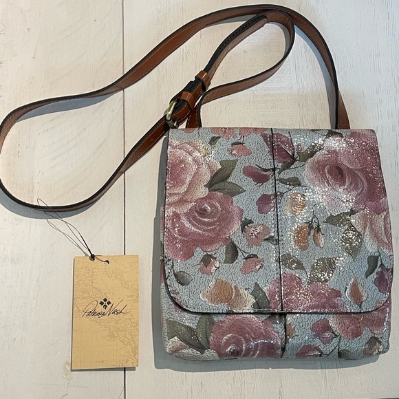 NWT-Patricia Nash Leather Crackled Rose Garden Print💐 - Picture 2 of 12